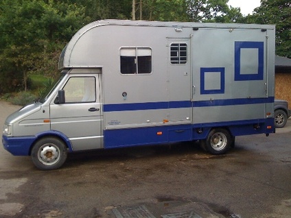 Horsebox, Carries 2 stalls P Reg with Living - Nottinghamshire                                      