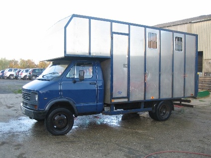 Horsebox, Carries 2 stalls G Reg with Living - Cambridgeshire                                       