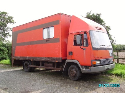 Horsebox, Carries 3 stalls E Reg with Living - Cheshire                                             
