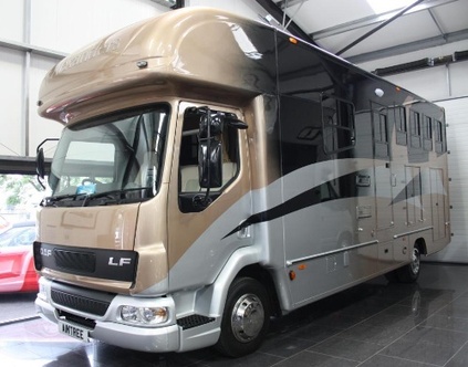 Horsebox, Carries 3 stalls 54 Reg with Living - North Yorkshire                                     