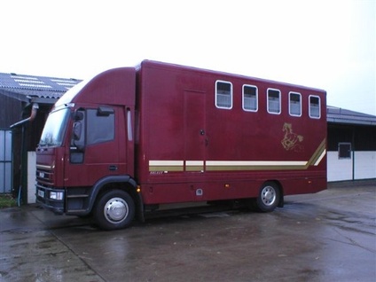 Horsebox, Carries 5 stalls V Reg with Living - Nottinghamshire                                      